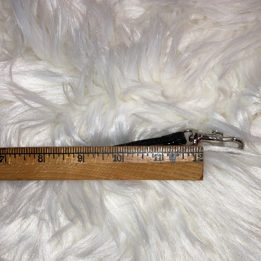 COACH NEW YORK blk wristlet, blk patent leather, 1 inside pocket $29 - Picture 7 of 8